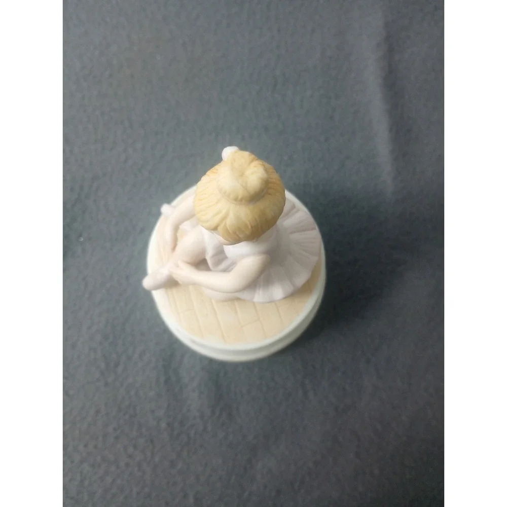 Willitts Spinning Music Box Porcelain Dance Ballerina Dance Song Vaughn Monroe